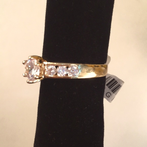 ❤️HP🎉Stunning Simulated Diamond Ring - Picture 5 of 7